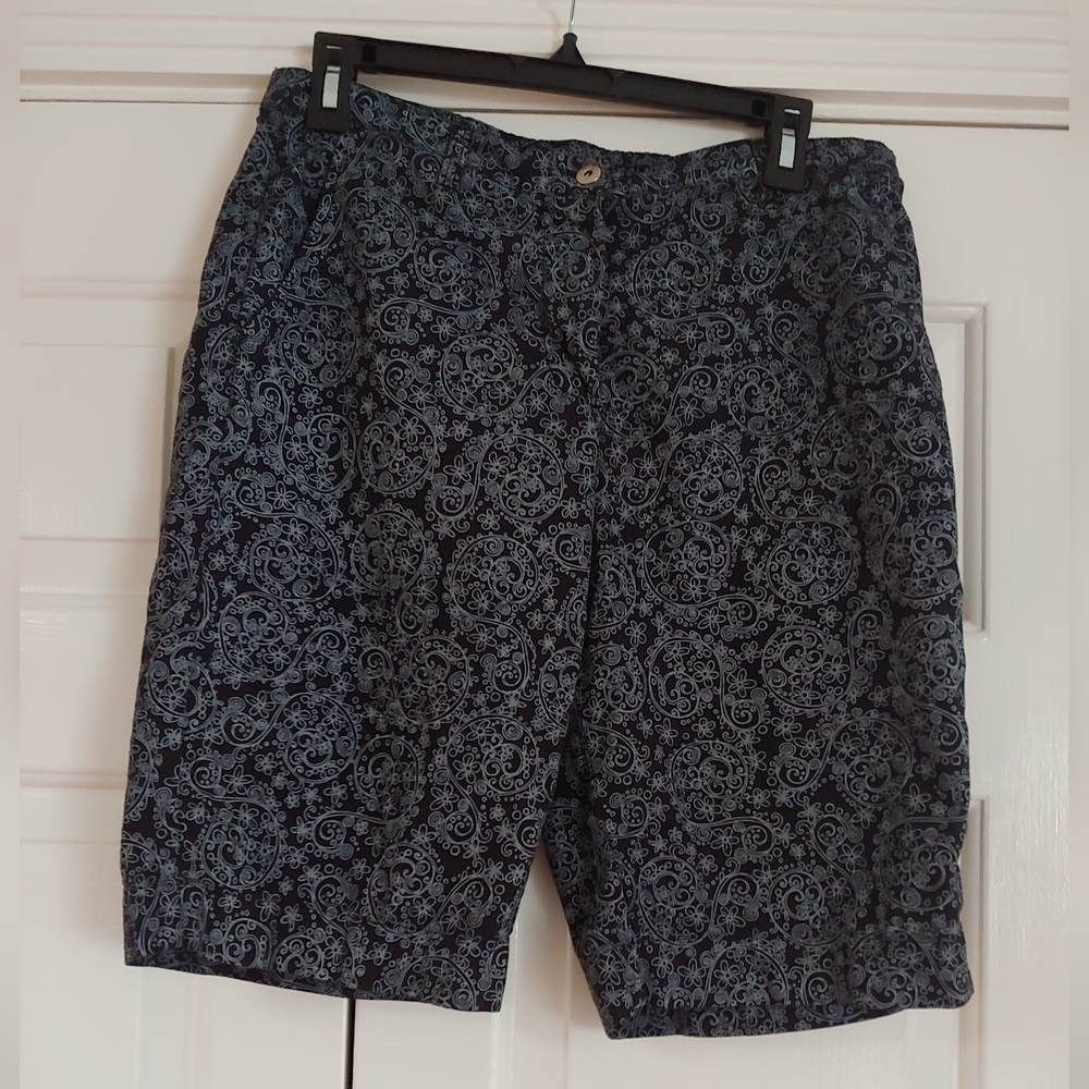 Fresh Produce Bermuda Shorts gray black Floral Print S